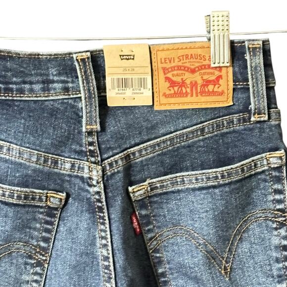 NWT Levi’s Wedgie Straight Hi Rise Jeans 25x28 Snug Thru Hip Thigh - Picture 4 of 5
